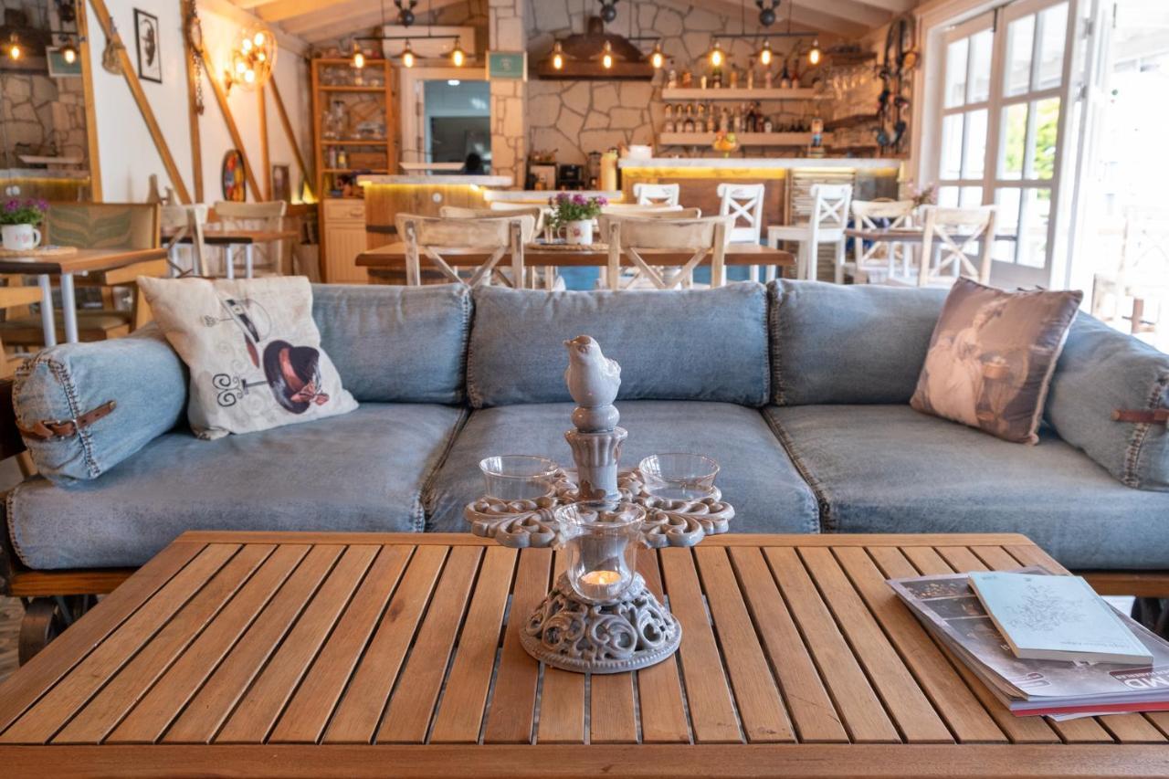 Bay C Hotel Алакати Екстериор снимка
