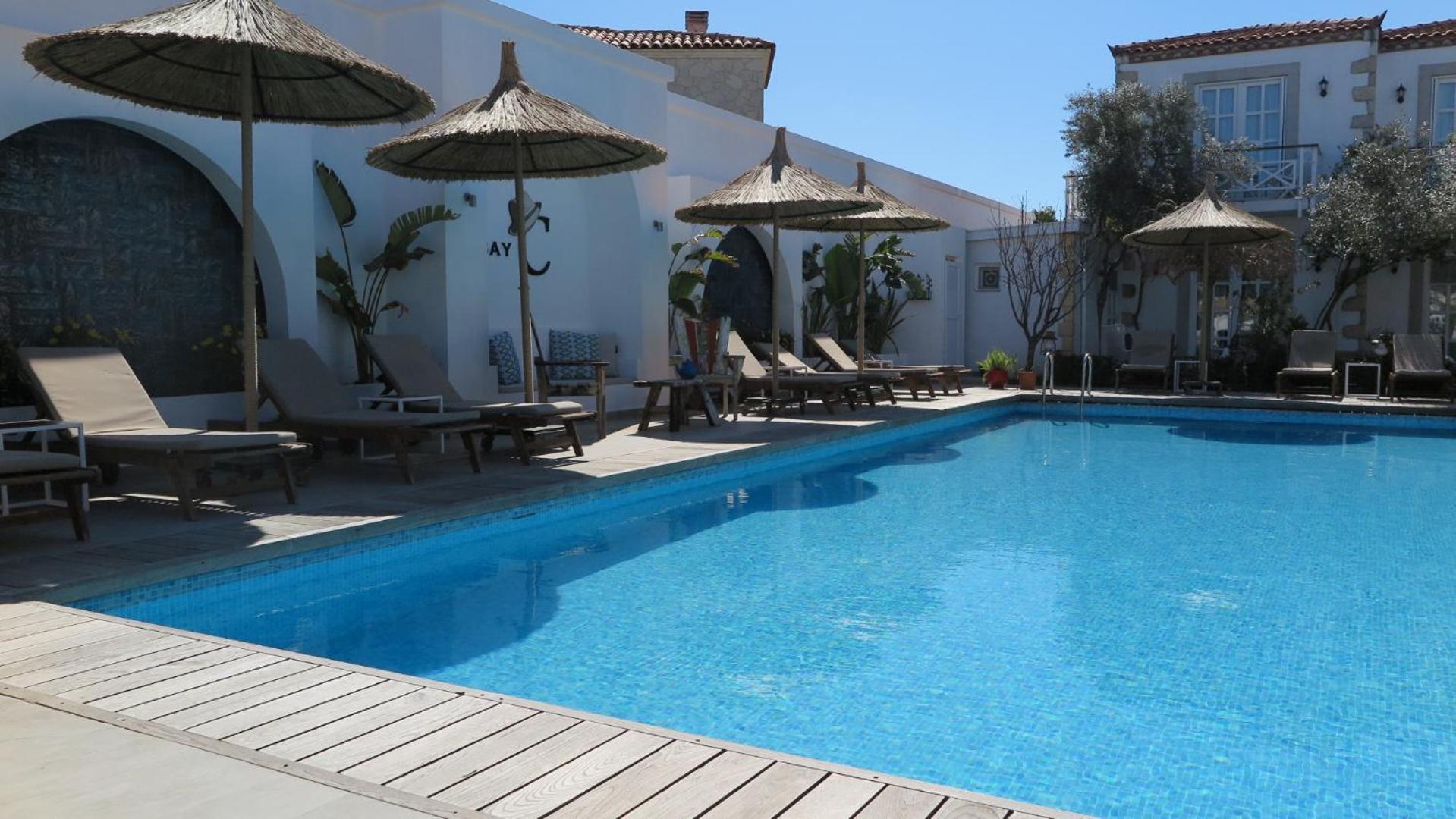 Bay C Hotel Алакати Екстериор снимка