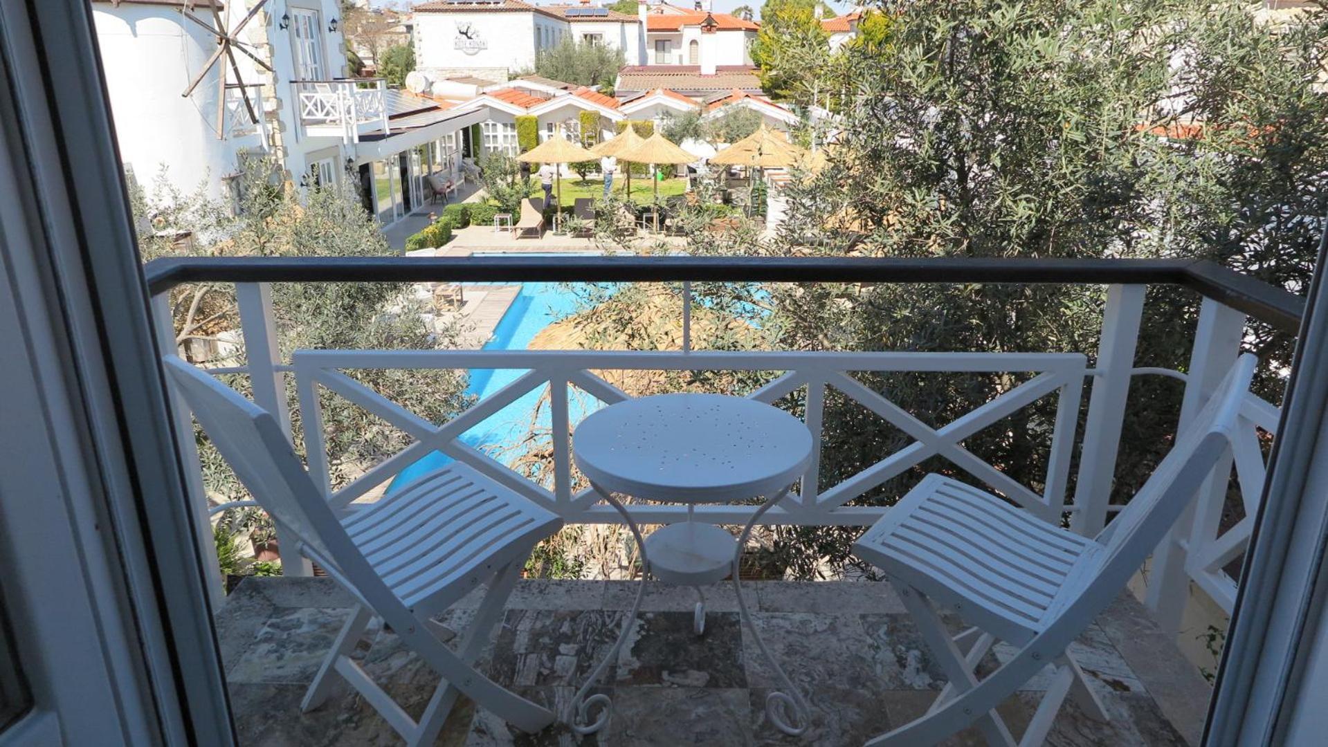 Bay C Hotel Алакати Екстериор снимка