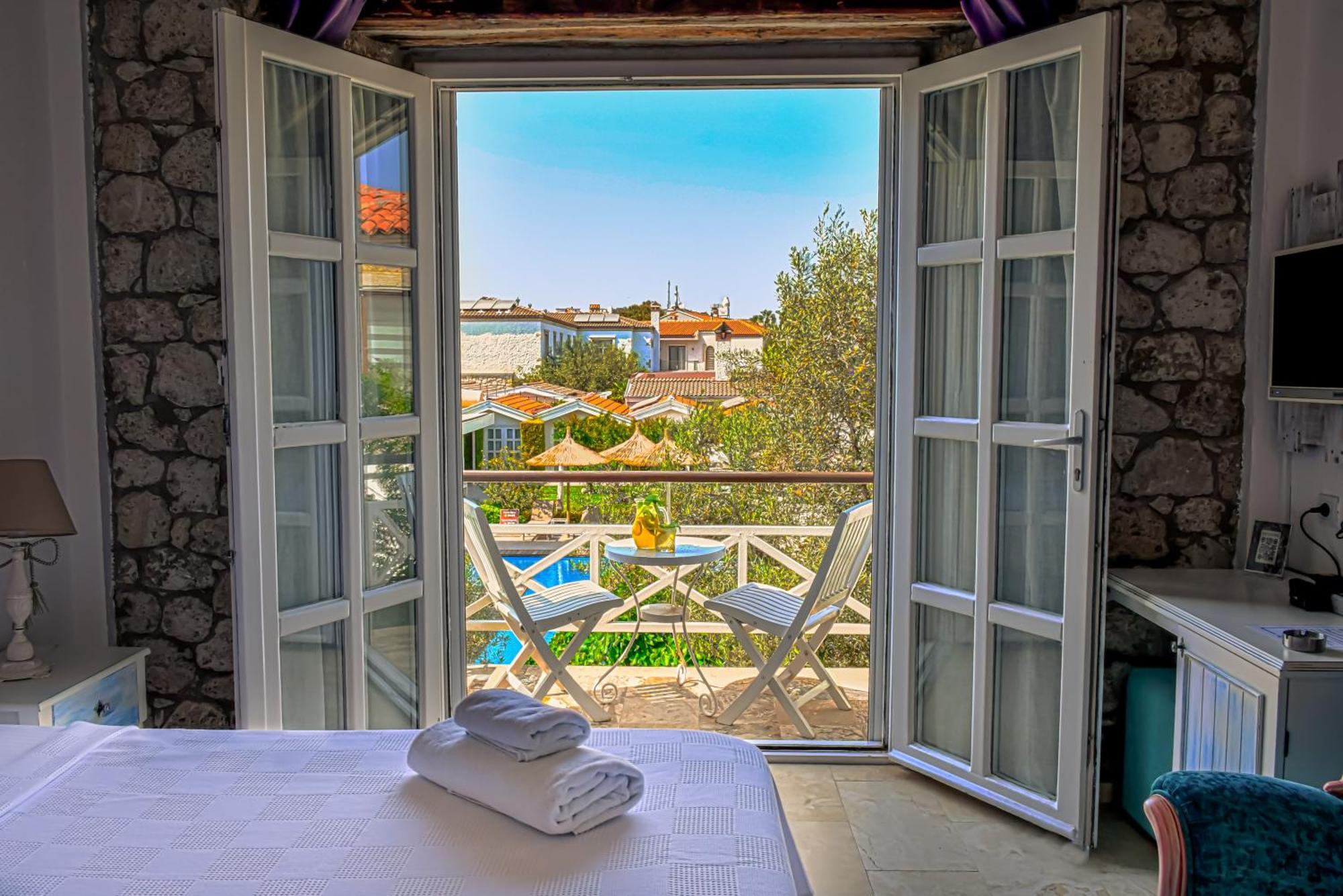 Bay C Hotel Алакати Екстериор снимка