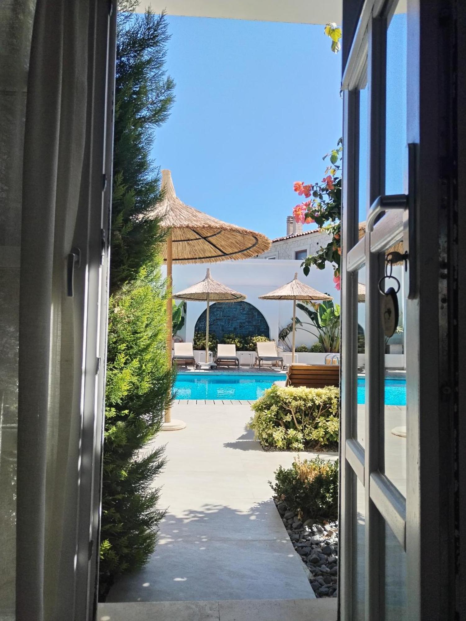 Bay C Hotel Алакати Екстериор снимка